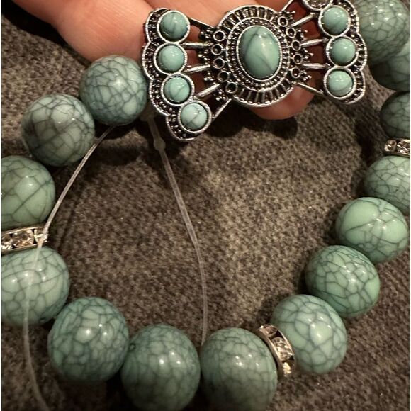 Blue beaded stretch bracelet - Picture 3 of 3